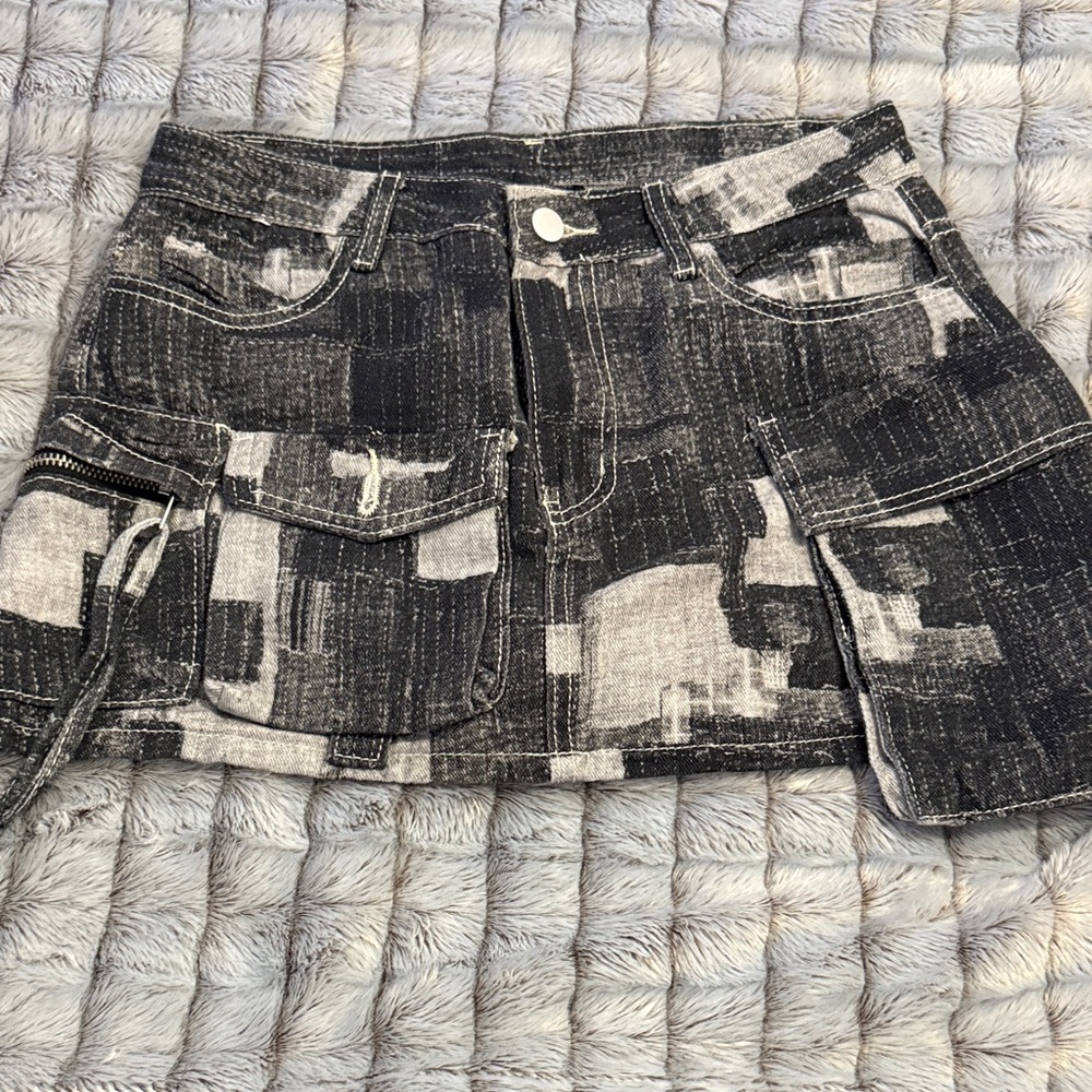 Trendy Black and Gray Women's skirts and short